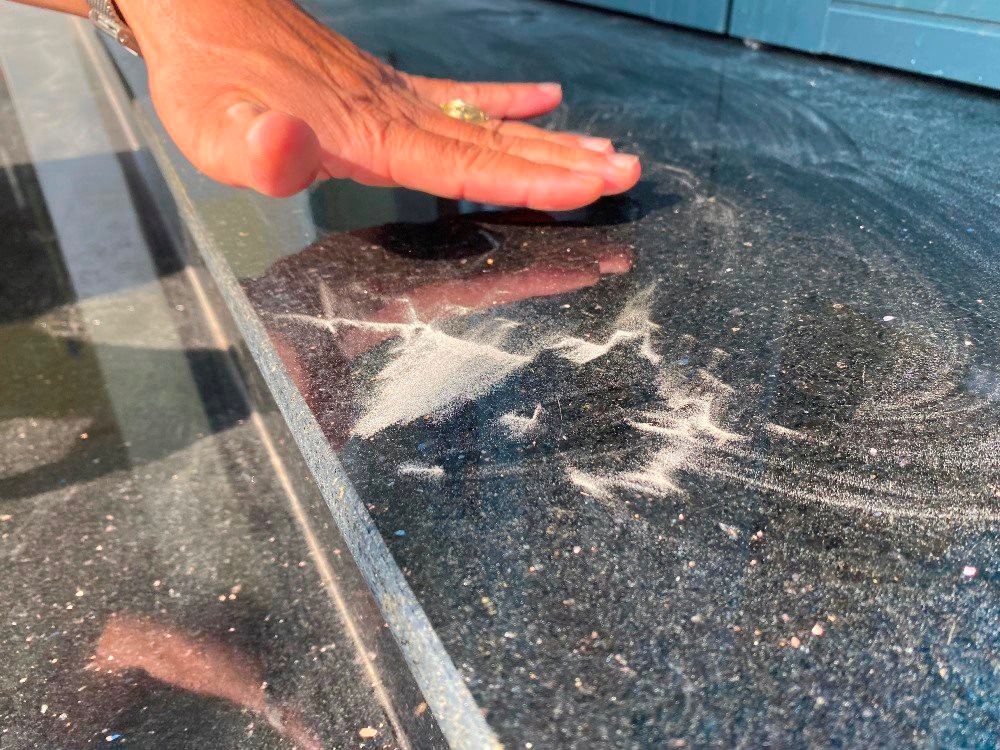 Quảng Ngãi: Người dân ở KKT Dung Quất lo lắng khi bụi và khói bất thường “tấn công”