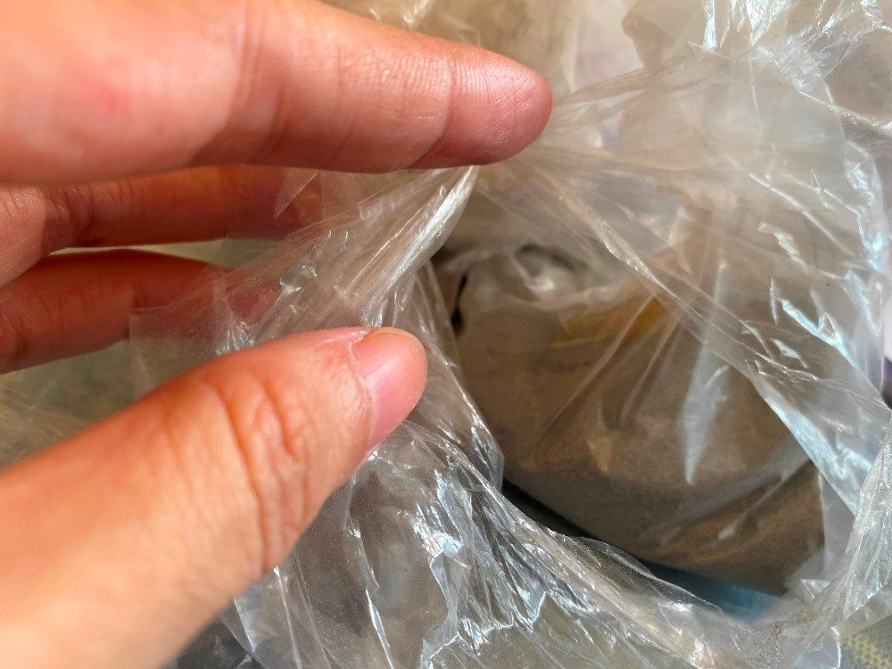 Quảng Ngãi: Người dân ở KKT Dung Quất lo lắng khi bụi và khói bất thường “tấn công”