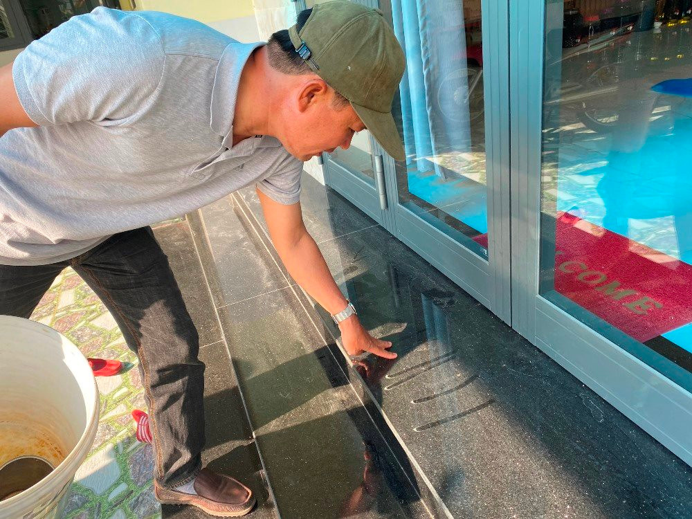 Quảng Ngãi: Người dân ở KKT Dung Quất lo lắng khi bụi và khói bất thường “tấn công”