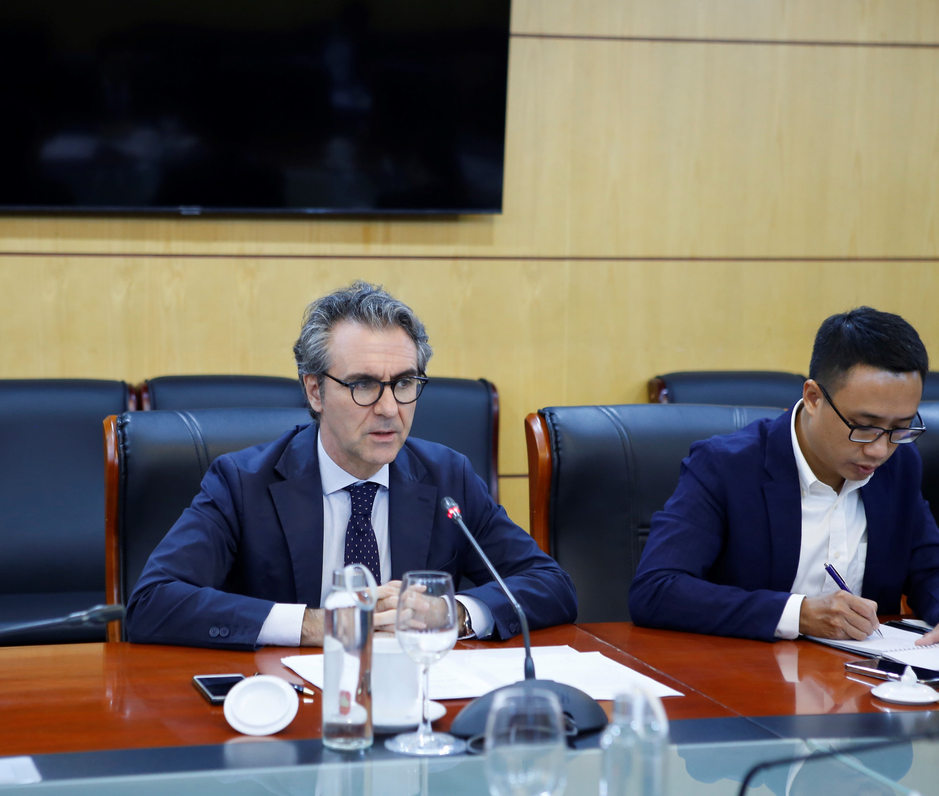 Bộ trưởng Trần Hồng Hà làm việc với Đại sứ Liên minh Châu Âu (EU) tại Việt Nam trước thềm Hội nghị COP27