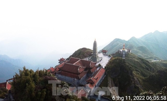 Nhiệt độ xuống gần 0 độ C, băng giá xuất hiện trên đỉnh Fansipan Nhiệt độ xuống gần 0 độ C, băng giá xuất hiện trên đỉnh Fansipan