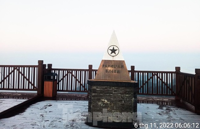 Nhiệt độ xuống gần 0 độ C, băng giá xuất hiện trên đỉnh Fansipan Nhiệt độ xuống gần 0 độ C, băng giá xuất hiện trên đỉnh Fansipan