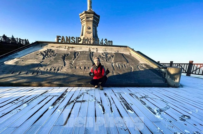 Nhiệt độ xuống gần 0 độ C, băng giá xuất hiện trên đỉnh Fansipan Nhiệt độ xuống gần 0 độ C, băng giá xuất hiện trên đỉnh Fansipan