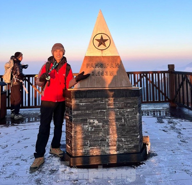 Nhiệt độ xuống gần 0 độ C, băng giá xuất hiện trên đỉnh Fansipan Nhiệt độ xuống gần 0 độ C, băng giá xuất hiện trên đỉnh Fansipan