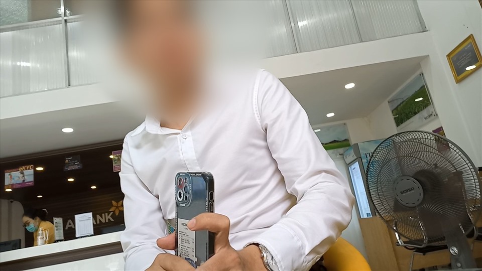 Nhiều ngân hàng ép người vay tiền chi hàng chục triệu đồng mua bảo hiểm Nhiều ngân hàng ép người vay tiền chi hàng chục triệu đồng mua bảo hiểm