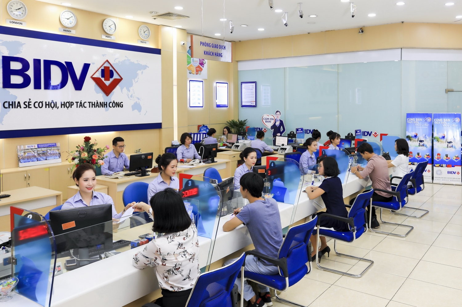 Tin ngân hàng ngày 23/11: VPBank tiếp tục tăng lãi suất huy động, cao nhất lên tới 9,4%/năm Tin ngân hàng ngày 23/11: VPBank tiếp tục tăng lãi suất huy động, cao nhất lên tới 9,4%/năm