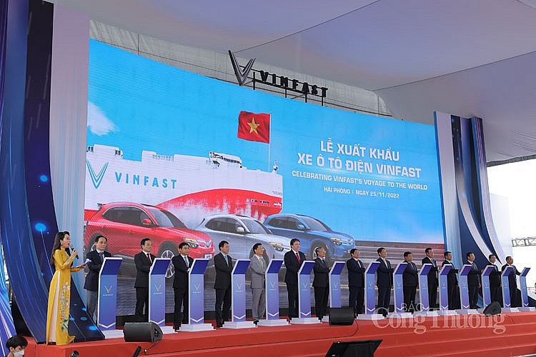 VinFast xuất khẩu lô xe ô tô điện đầu tiên sang Mỹ: Viết nên kỳ tích cho công nghiệp ô tô Việt Nam VinFast xuất khẩu lô xe ô tô điện đầu tiên sang Mỹ: Viết nên kỳ tích cho công nghiệp ô tô Việt Nam