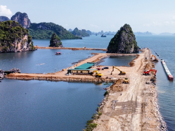 Tin bất động sản ngày 7/11: Yêu cầu dừng thi công dự án lấp vùng đệm vịnh Hạ Long Tin bất động sản ngày 7/11: Yêu cầu dừng thi công dự án lấp vùng đệm vịnh Hạ Long