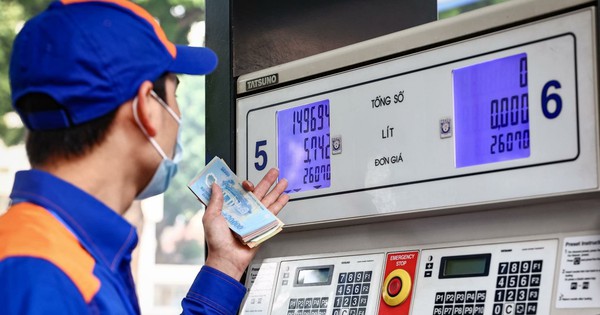 Giá xăng chiều nay 23/11: Giảm hơn 500 đồng/ lít