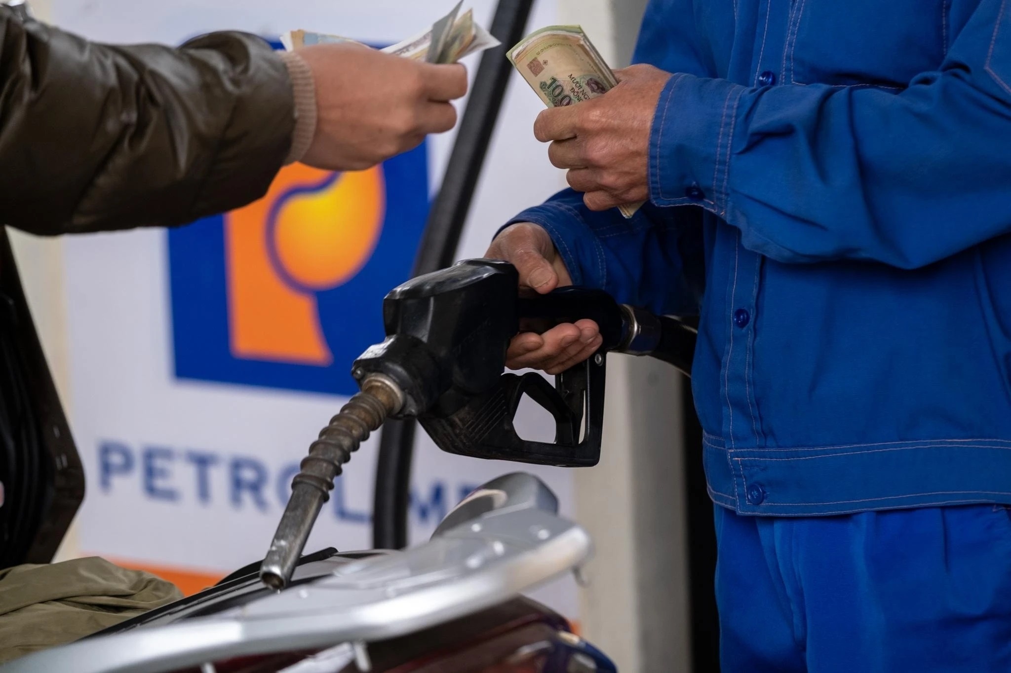 gia xang hom nay anh 1