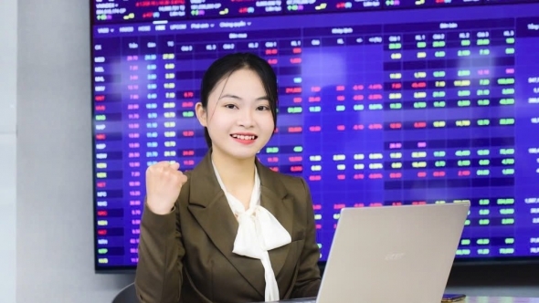 Nhận định thị trường chứng khoán ngày 5/11: Tín hiệu đảo chiều tích cực, có thể bắt đầu quay lại thế mua mới