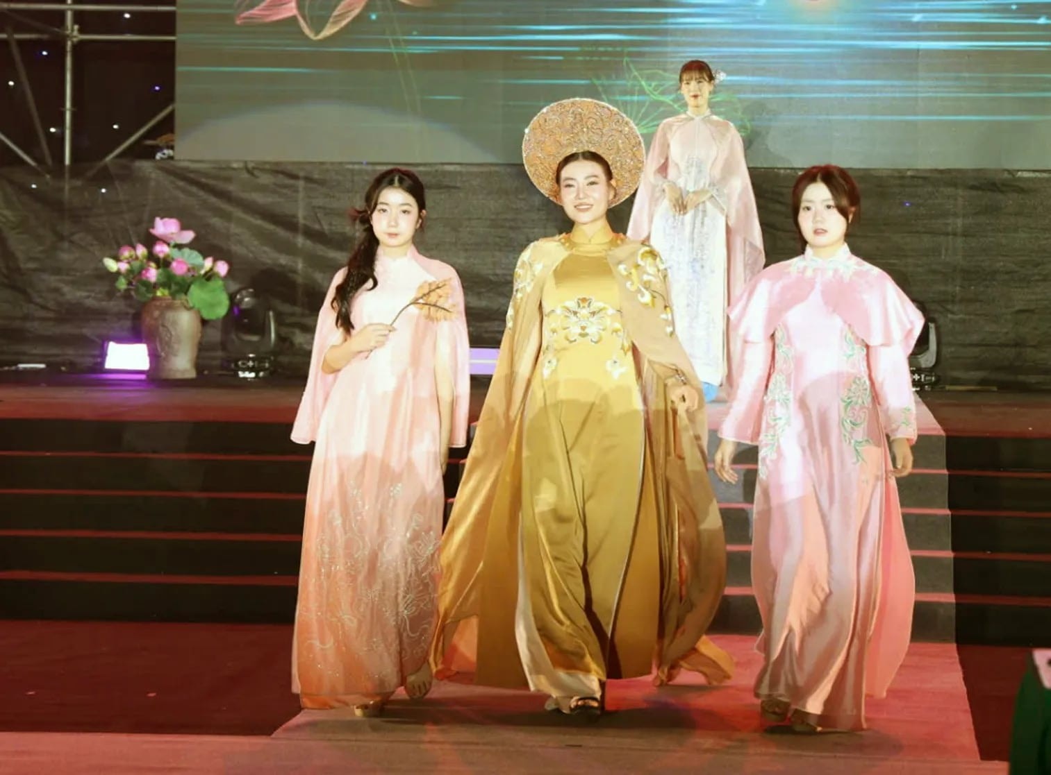 Áo dài Hà Nội - Tỏa sáng tinh hoa di sản 2025