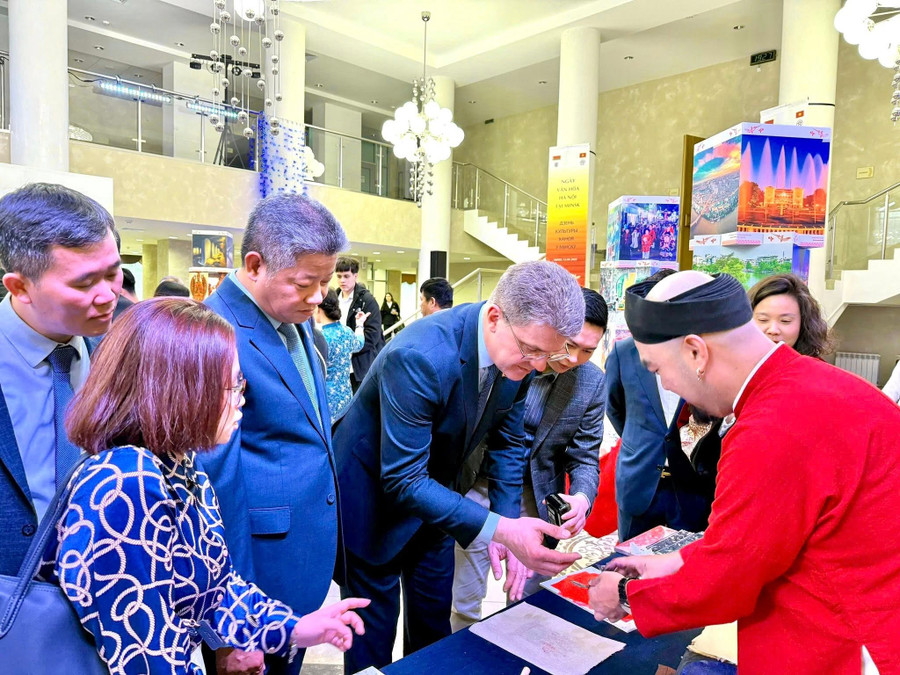 Khơi dậy sức mạnh Việt từ tư duy "phát triển bằng văn hóa"