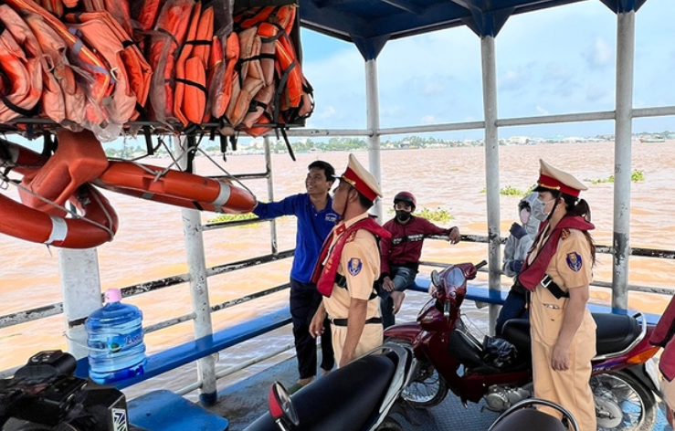 Đẩy mạnh kiểm tra, giám sát giao thông đường thủy mùa mưa lũ