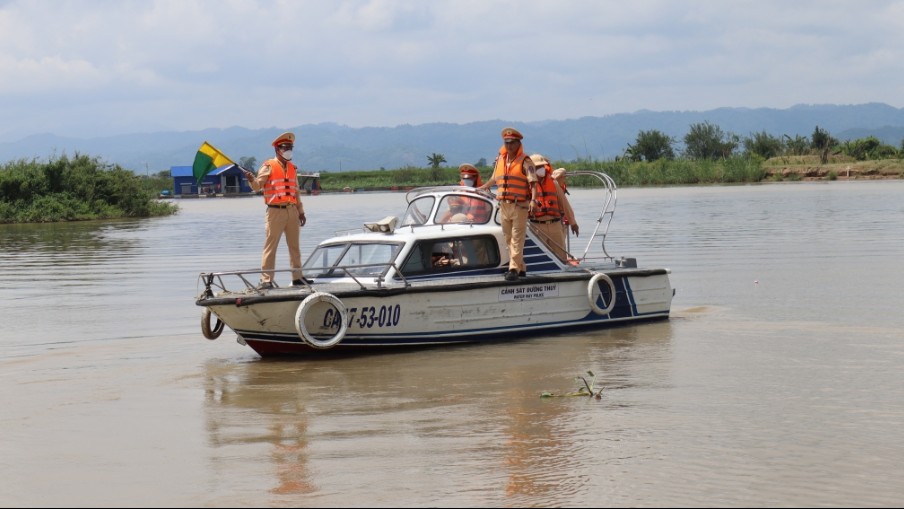 Đẩy mạnh kiểm tra, giám sát giao thông đường thủy mùa mưa lũ