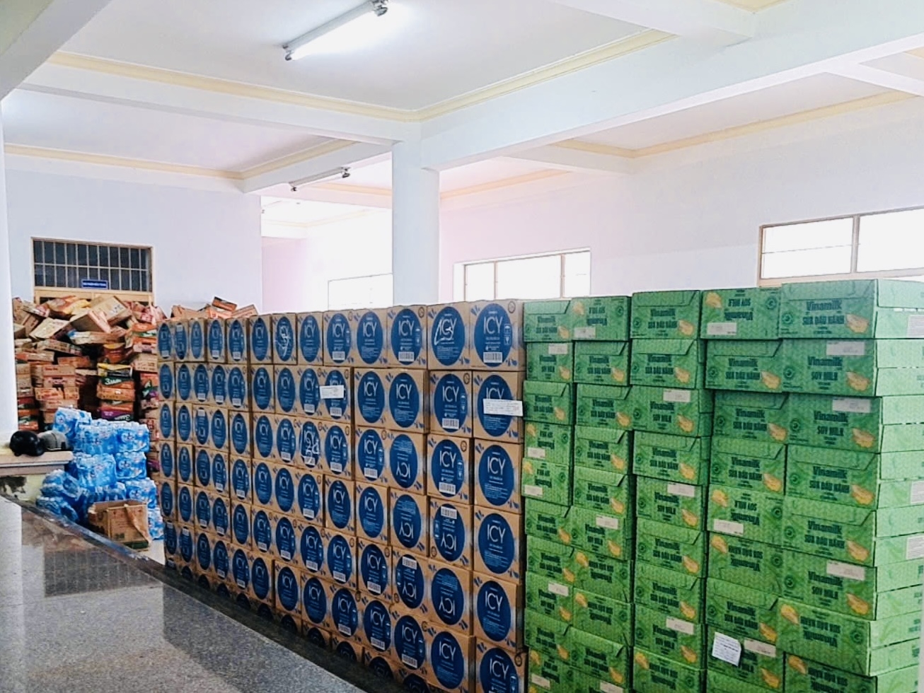 Vinamilk kịp thời hỗ trợ 48 tấn sản phẩm dinh dưỡng đến bà con vùng lũ miền trung và Tây Nguyên