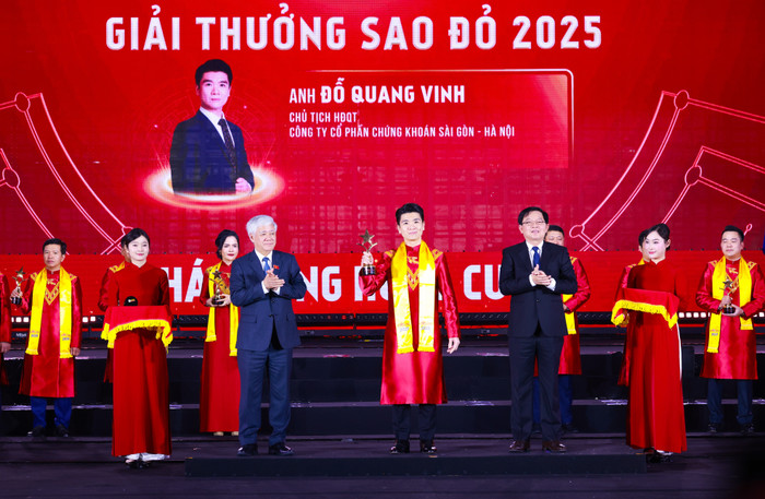 Doanh nhân Đỗ Quang Vinh được vinh danh trong top 10 Giải thưởng Sao Đỏ 2025