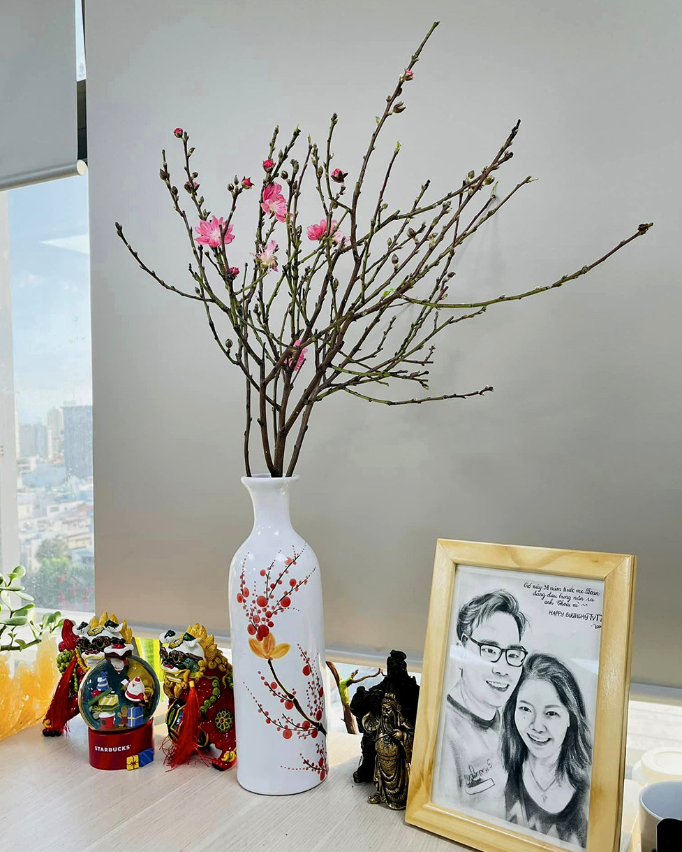 Đào Nhật Tân phục vụ khách chơi Tết sớm