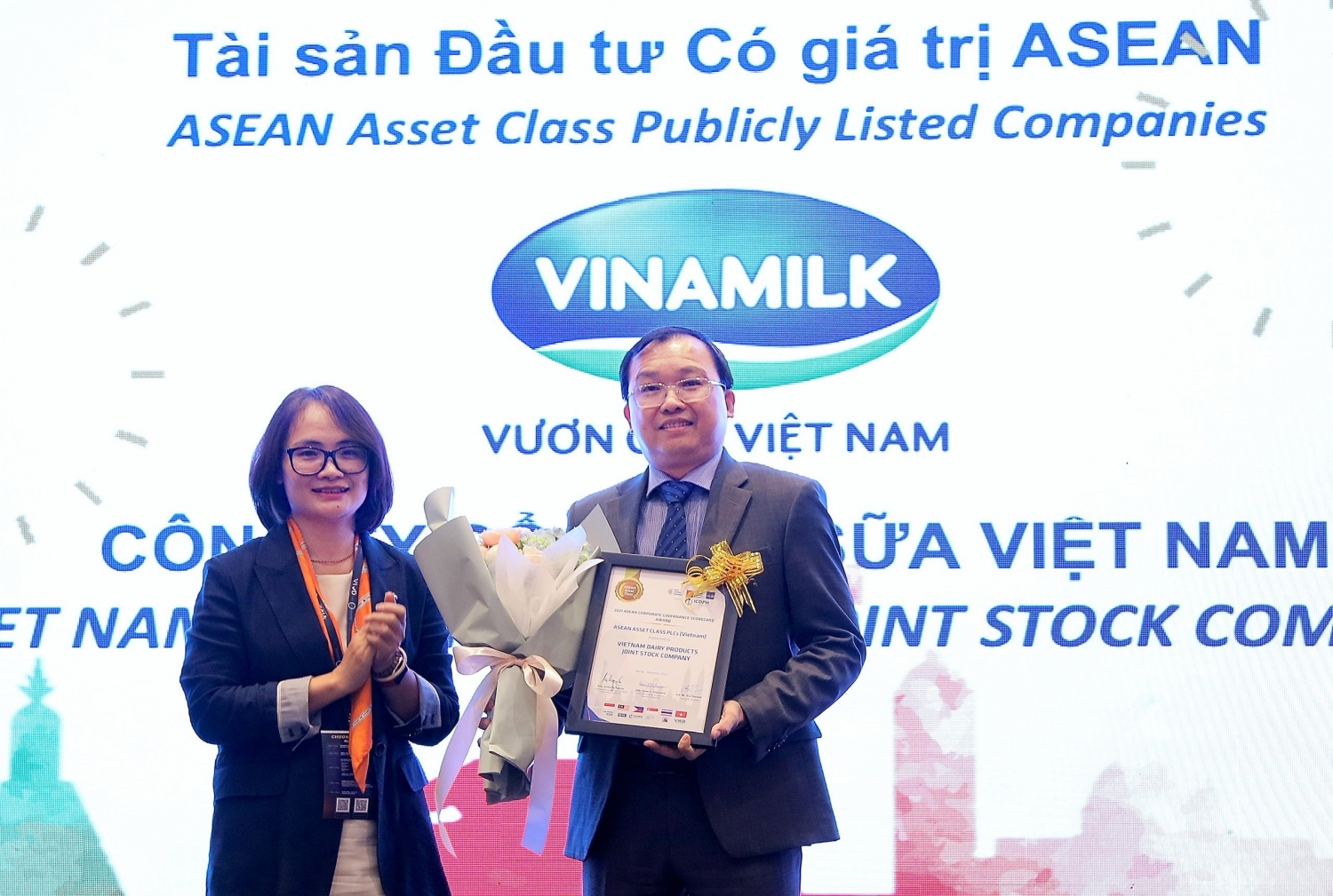 Vinamilk tiếp tục khẳng định năng lực quản trị với nhiều giải thưởng lớn Vinamilk tiếp tục khẳng định năng lực quản trị với nhiều giải thưởng lớn