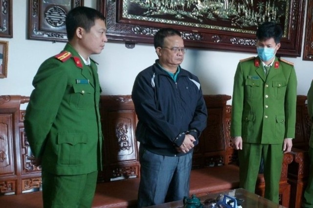 Bắc Giang: Bắt tạm giam Giám đốc Công ty Kim Sơn lừa đảo hơn 15 tỷ đồng Bắc Giang: Bắt tạm giam Giám đốc Công ty Kim Sơn lừa đảo hơn 15 tỷ đồng