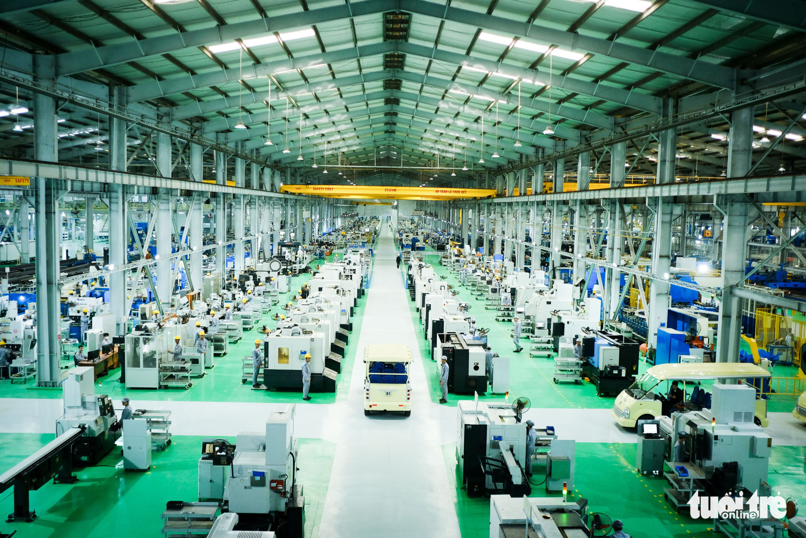 Tỉ phú Trần Bá Dương: Hãy nhìn kinh nghiệm thành công của Foxconn Tỉ phú Trần Bá Dương: Hãy nhìn kinh nghiệm thành công của Foxconn