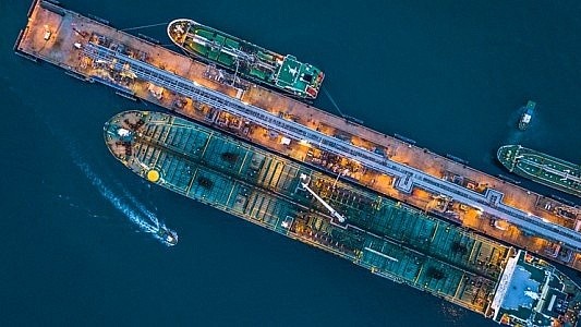 Nhập khẩu dầu của Trung Quốc ghi nhận mức giảm hàng năm đầu tiên