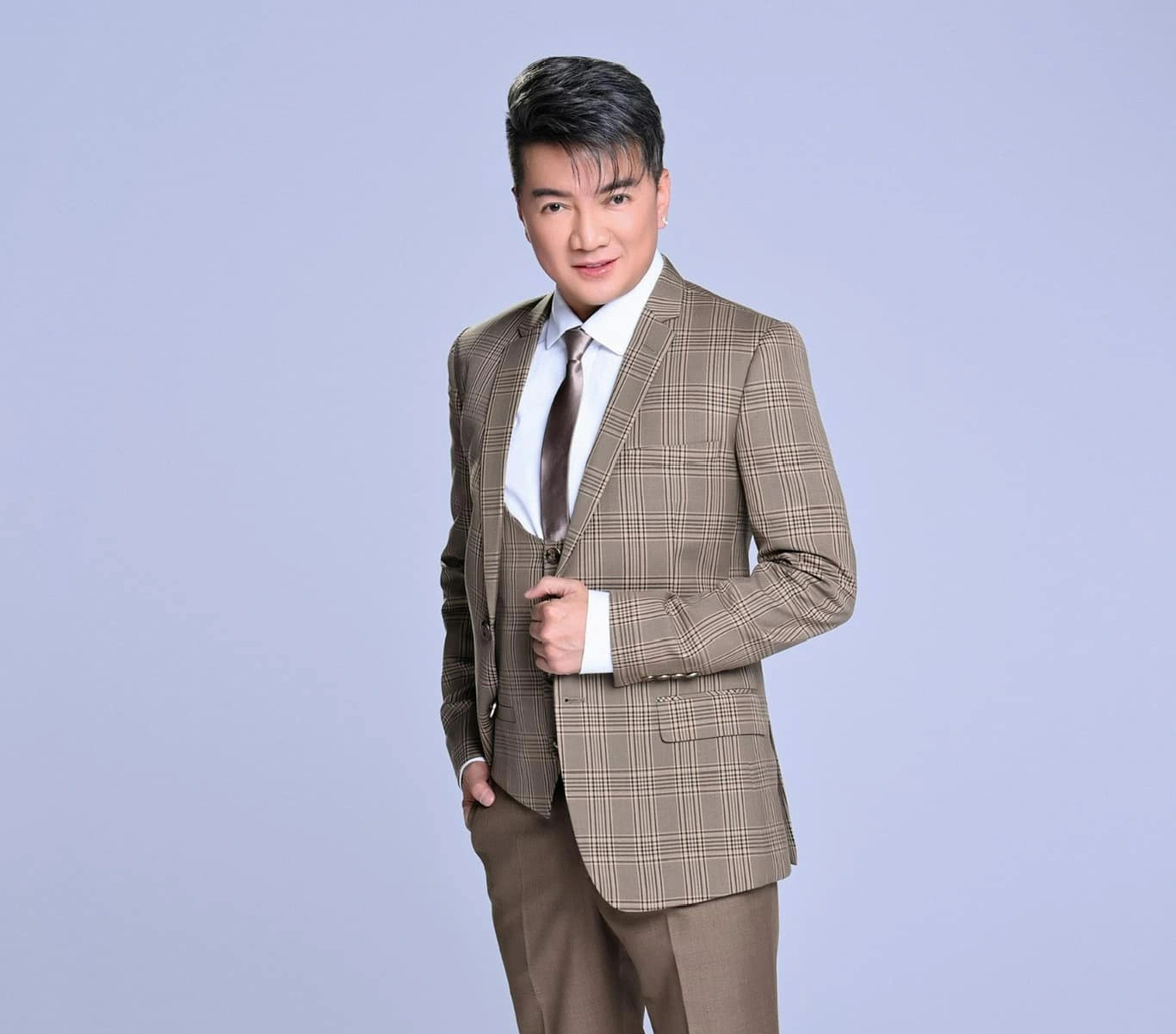 Đàm Vĩnh Hưng sẽ bị kiện nếu không bồi thường 1 USD và xin lỗi công khai Đàm Vĩnh Hưng sẽ bị kiện nếu không bồi thường 1 USD và xin lỗi công khai