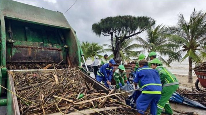 Khánh Hoà: Tập trung thu gom, xử lý rác thải sau mưa lũ