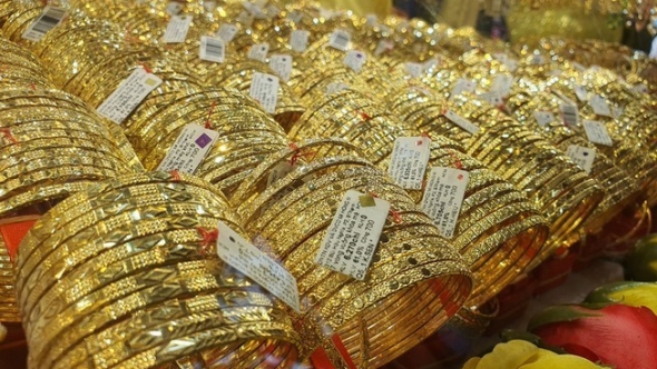 Giá vàng hôm nay 3/12/2025: Vàng trong nước đồng loạt giảm