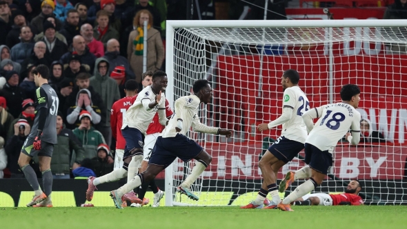 Man Utd rơi điểm trước đội nhóm cuối bảng