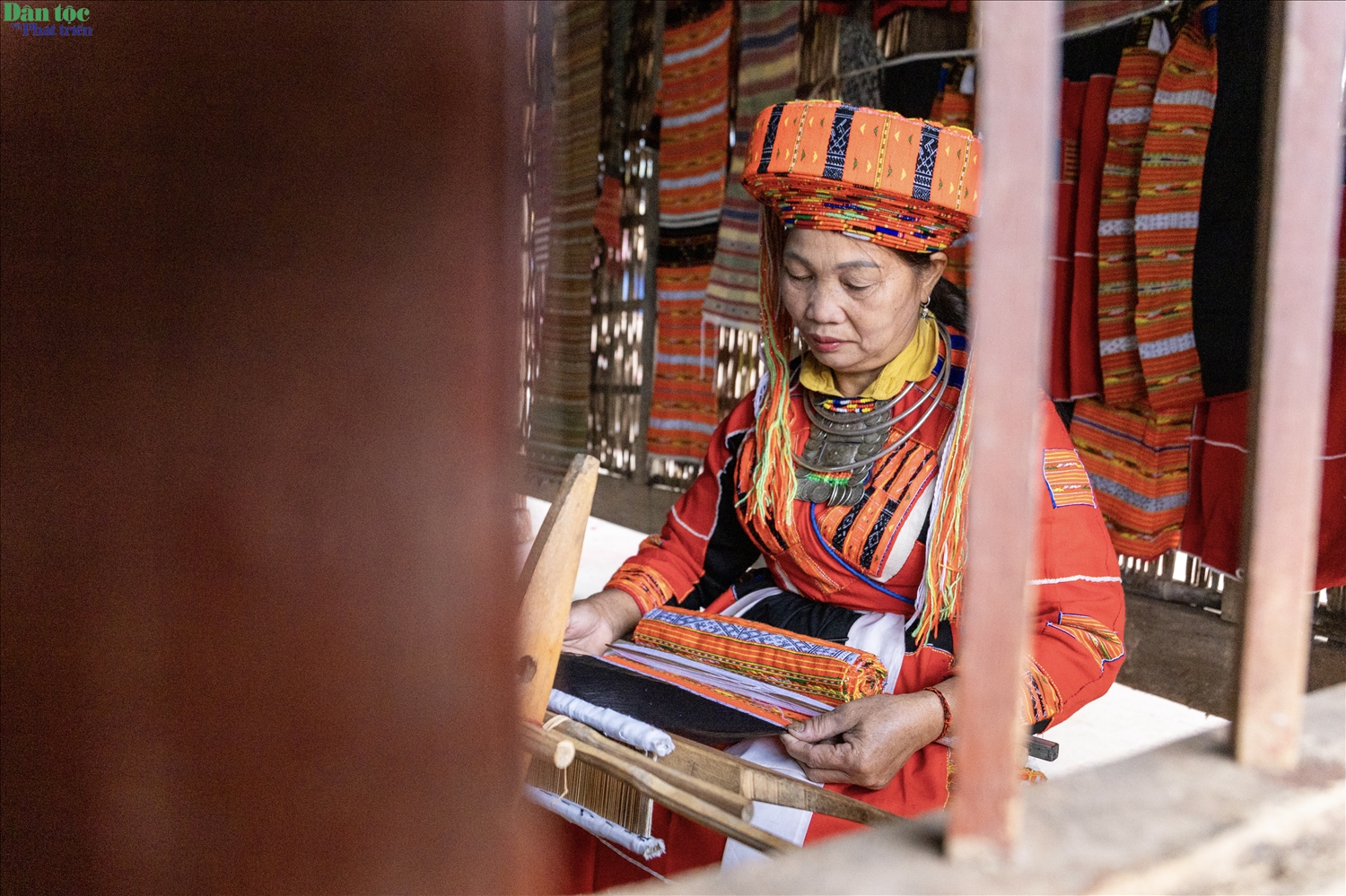 Sôi nổi các hoạt động văn hóa, thể thao tại Lễ hội Nhảy lửa Pà Thẻn