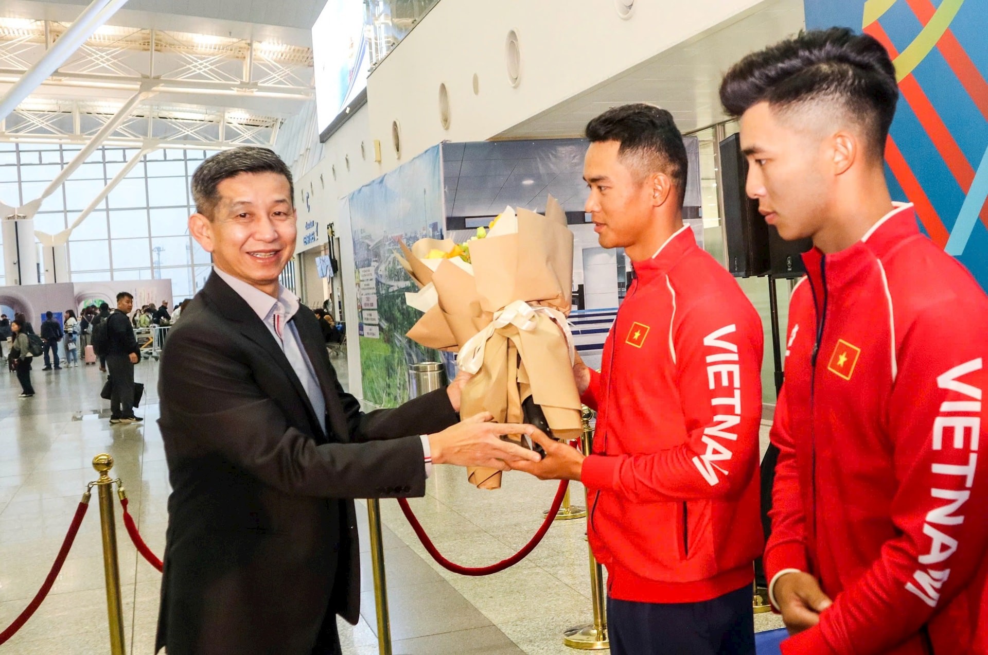 Đoàn Thể thao Việt Nam bắt đầu hành trình tham dự SEA Games 33 Đoàn Thể thao Việt Nam bắt đầu hành trình tham dự SEA Games 33
