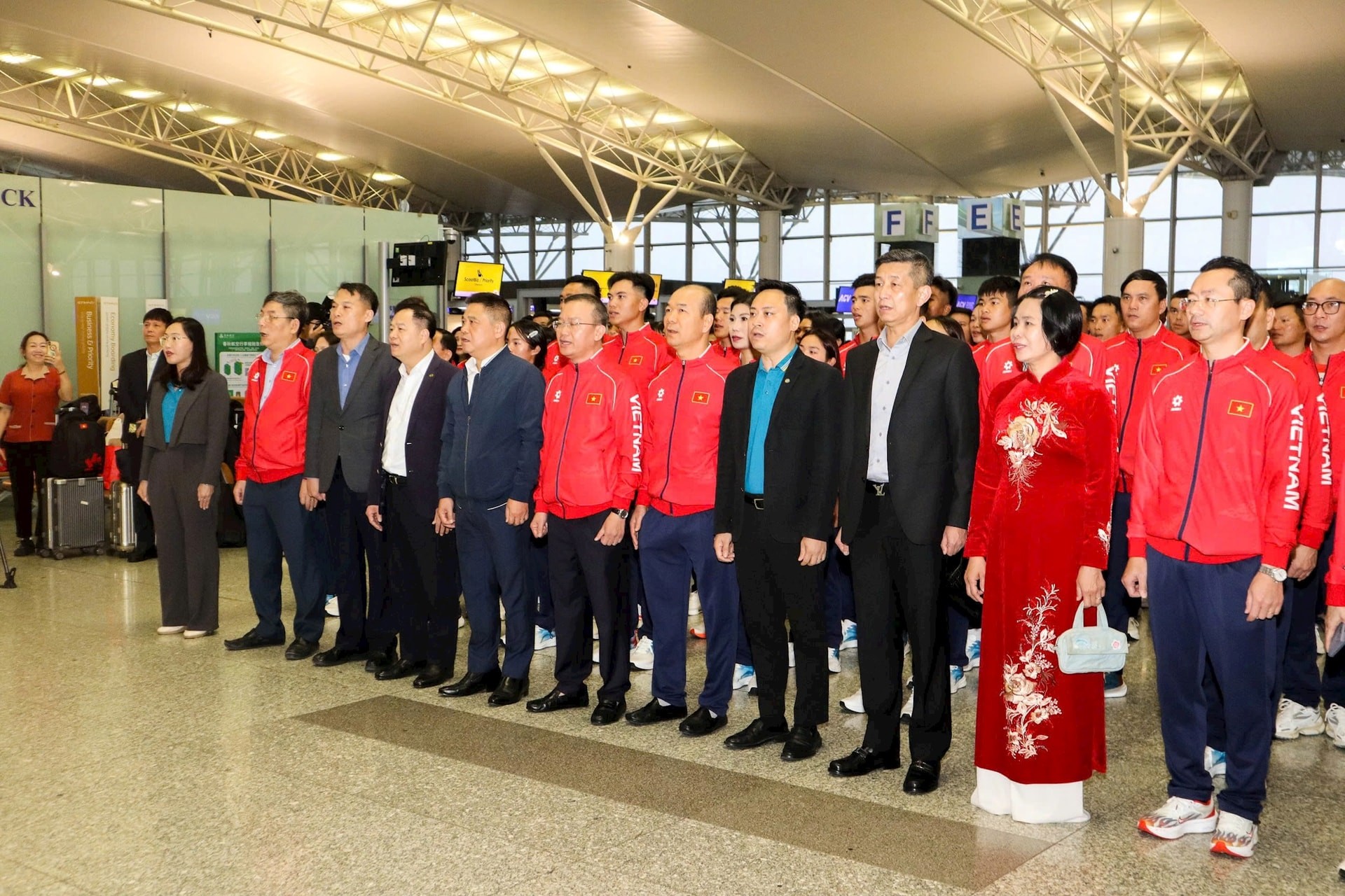 Đoàn Thể thao Việt Nam bắt đầu hành trình tham dự SEA Games 33 Đoàn Thể thao Việt Nam bắt đầu hành trình tham dự SEA Games 33