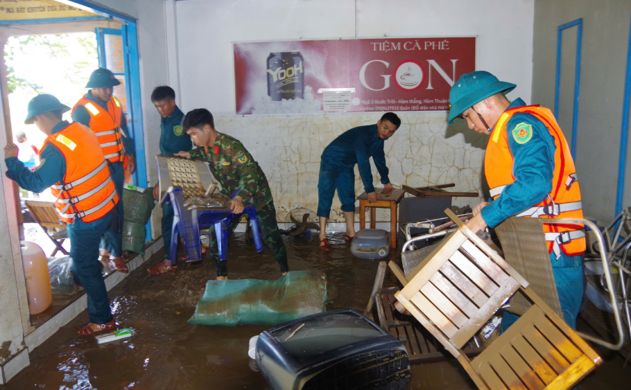 Đảm bảo môi trường, ổn định đời sống Nhân dân sau mưa lũ Đảm bảo môi trường, ổn định đời sống Nhân dân sau mưa lũ
