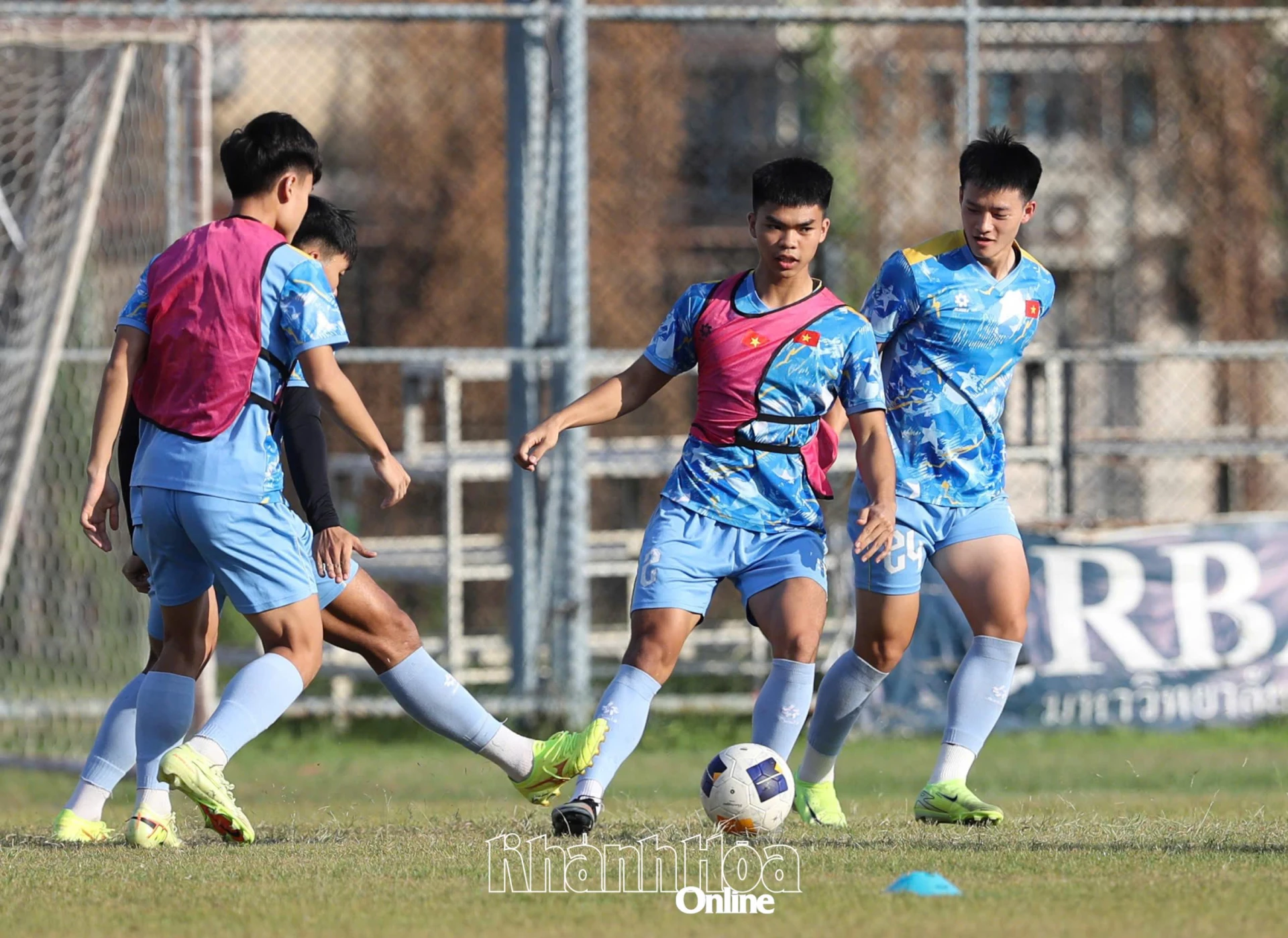 Đội bóng U22 Việt Nam tích cực tập luyện chuẩn bị cho trận đấu với U22 Malaysia. Nguồn: VFF