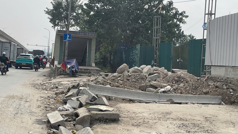 Hà Nội yêu cầu công trình xây dựng phải che chắn kỹ, phun sương giảm bụi Hà Nội yêu cầu công trình xây dựng phải che chắn kỹ, phun sương giảm bụi