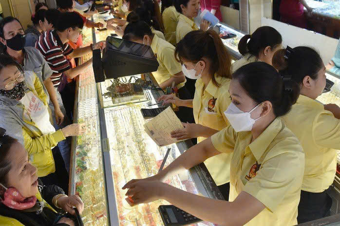 Giá vàng hôm nay 12/12: Vàng miếng giảm, vàng nhẫn tăng mạnh Giá vàng hôm nay 12/12: Vàng miếng giảm, vàng nhẫn tăng mạnh