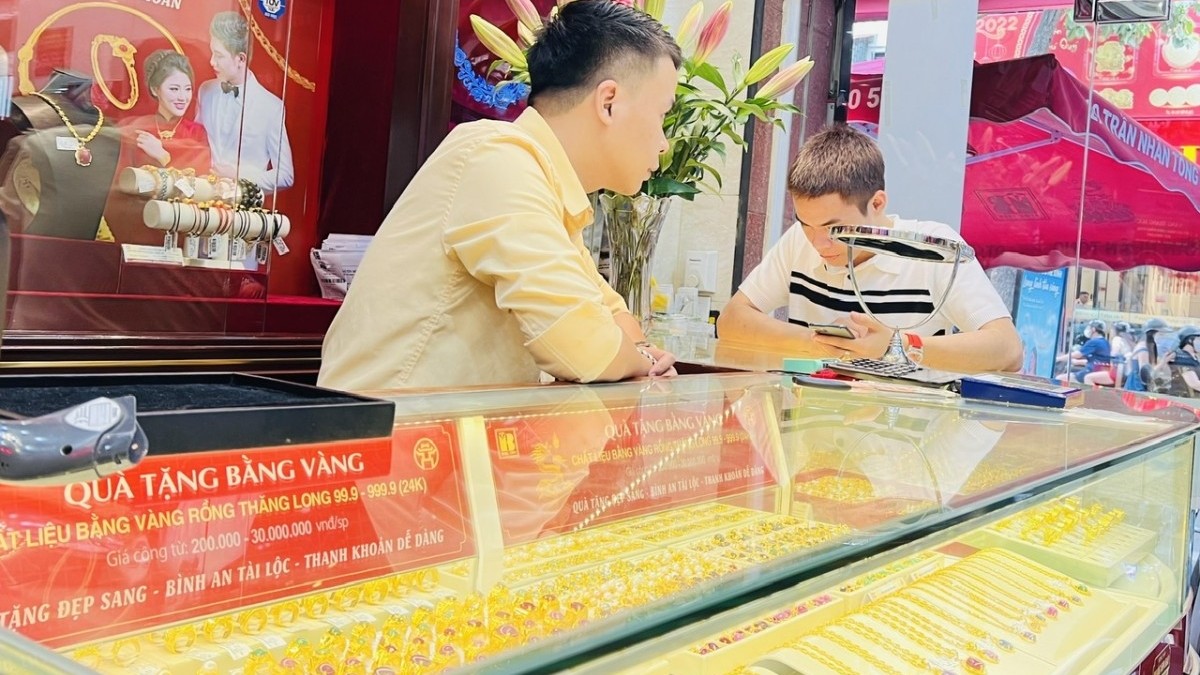 Giá vàng hôm nay (15/12): Vàng miếng, vàng nhẫn vẫn duy trì ở vùng giá cao kỷ lục