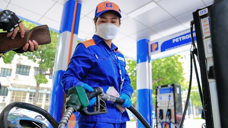 Giá xăng dầu trong nước đồng loạt giảm