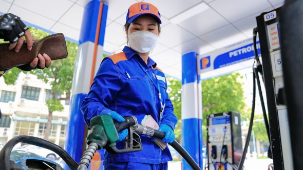 Giá xăng dầu hôm nay 19/12: Giá xăng dầu trong nước giảm mạnh