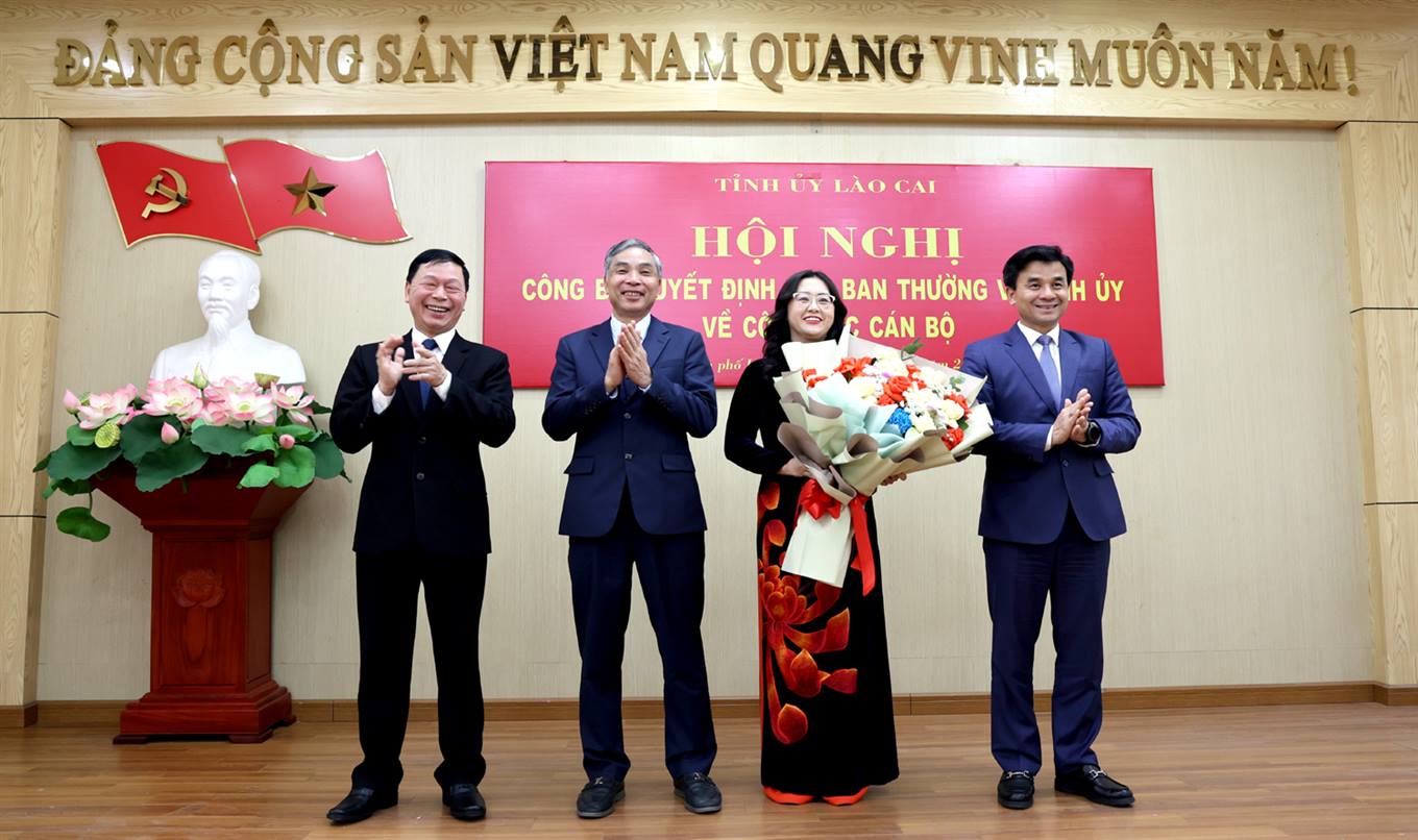 Bà Giàng Thị Dung giữ chức vụ Bí thư Thành ủy Lào Cai Bà Giàng Thị Dung giữ chức vụ Bí thư Thành ủy Lào Cai