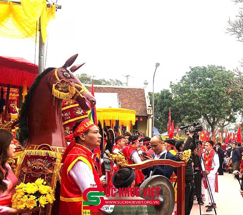 lễ hội cổ truyền làng Yên Lộ xuân Ất Tỵ: Hội tụ tinh hoa truyền thống tiếp nối hào khi dân tộc. Hà Nội: Hội tụ tinh hoa truyền thống tại Lễ hội làng Yên Lộ