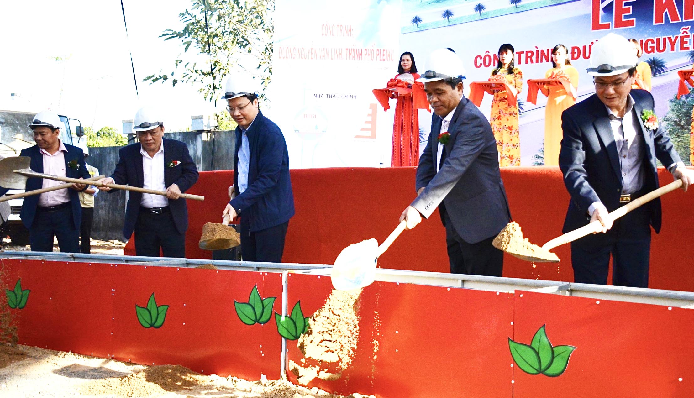 Khởi công Dự án đường Nguyễn Văn Linh: Phấn khởi và hy vọng Khởi công Dự án đường Nguyễn Văn Linh: Phấn khởi và hy vọng