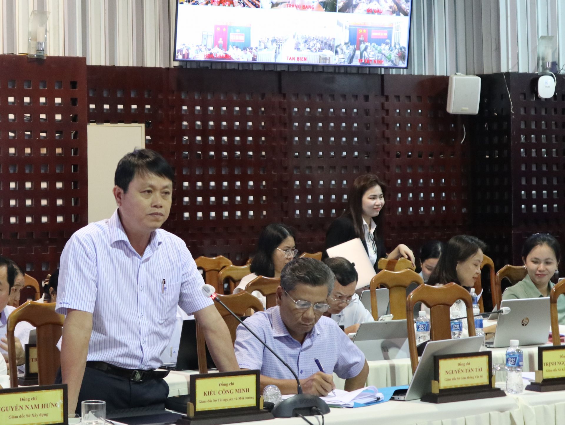 UBND tỉnh: Triển khai nhiệm vụ phát triển kinh tế - xã hội năm 2023 - Báo Tây Ninh Online