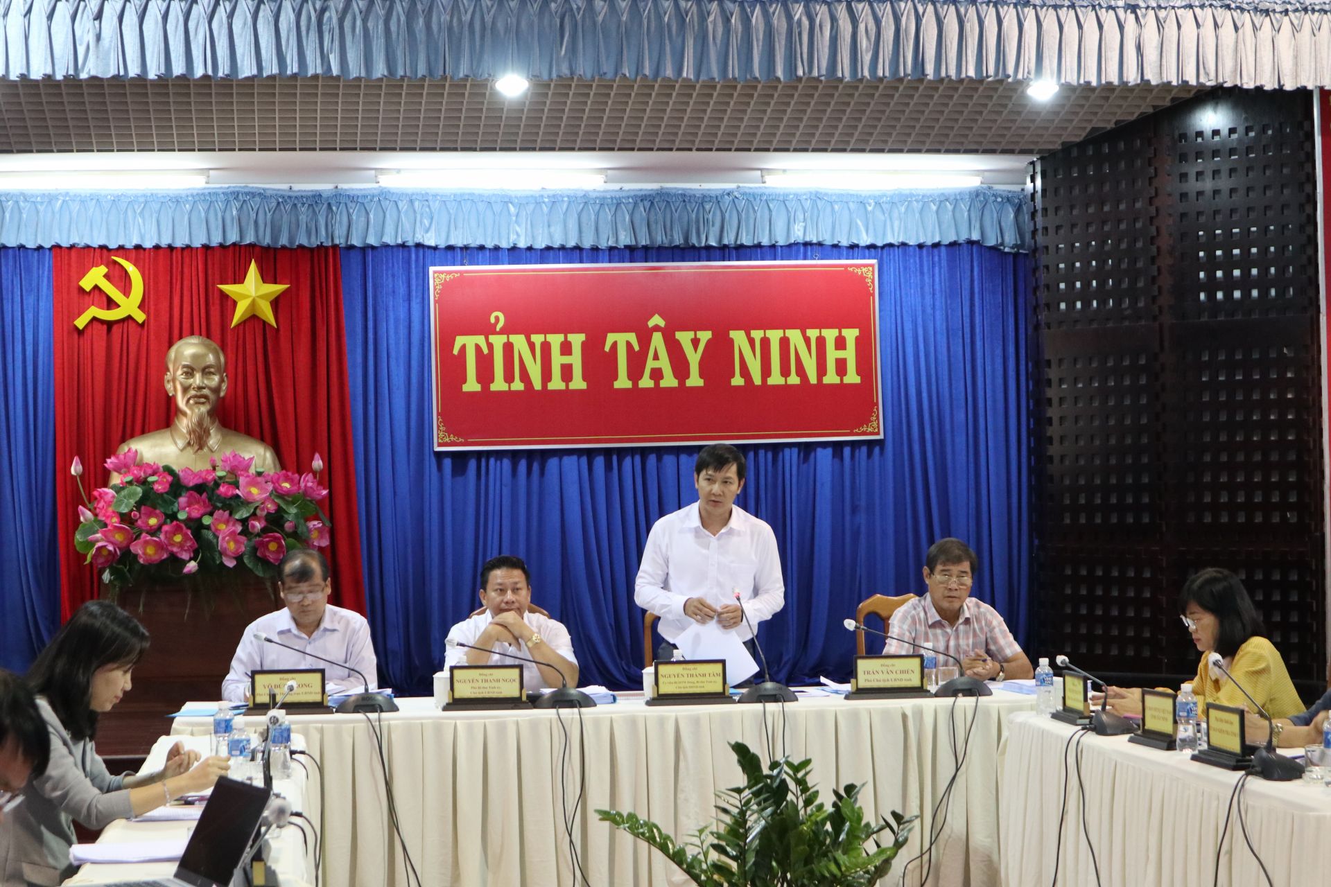 UBND tỉnh: Triển khai nhiệm vụ phát triển kinh tế - xã hội năm 2023 - Báo Tây Ninh Online
