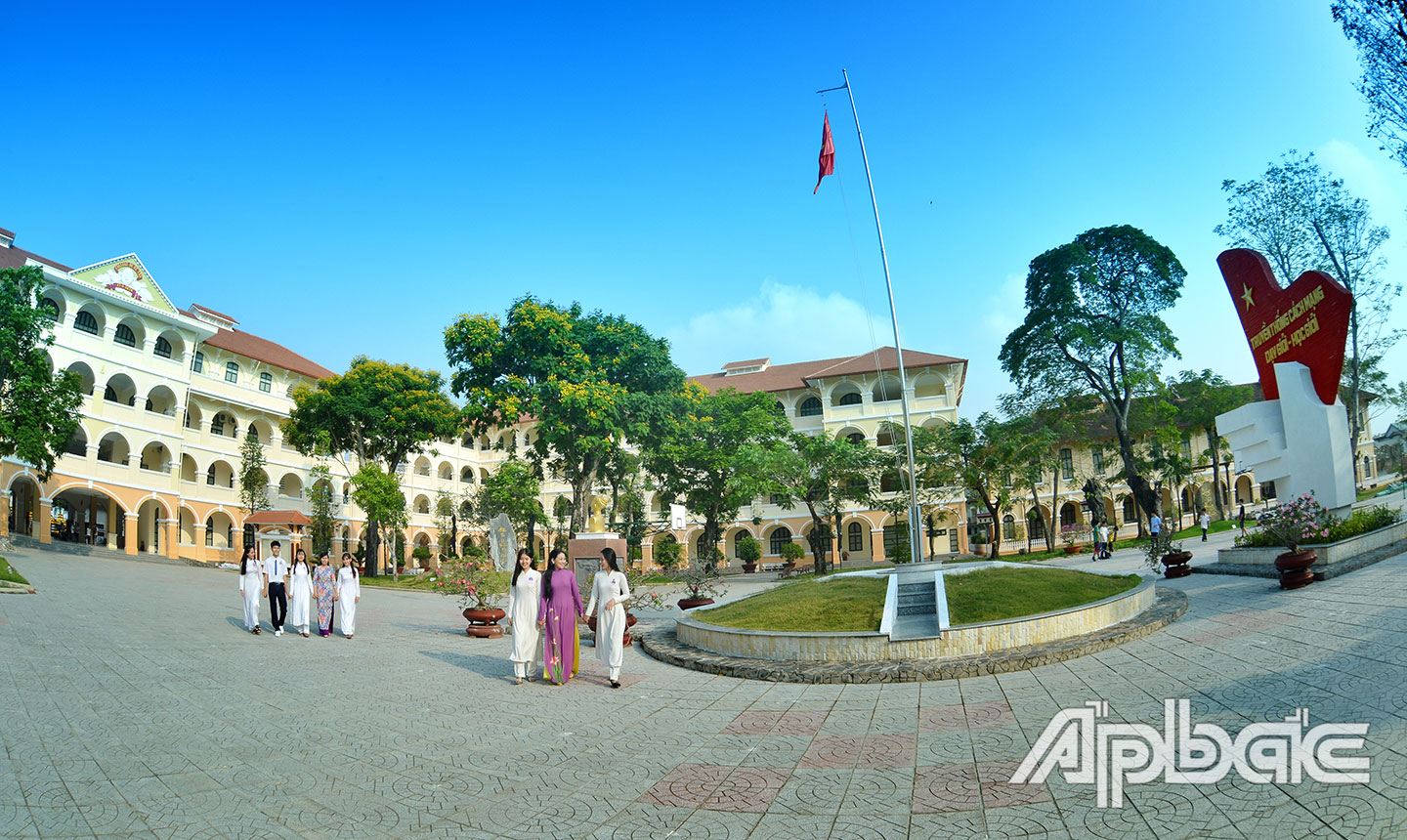 Xanh tươi ở ngôi trường hơn 140 tuổi