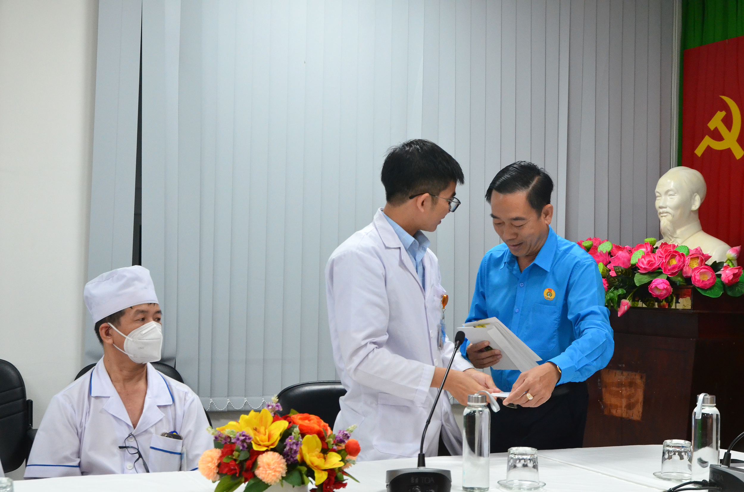 Lặng thầm cống hiến cho đời Lặng thầm cống hiến cho đời