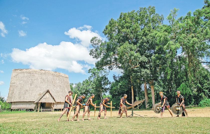 Báu vật buôn làng  ảnh 2