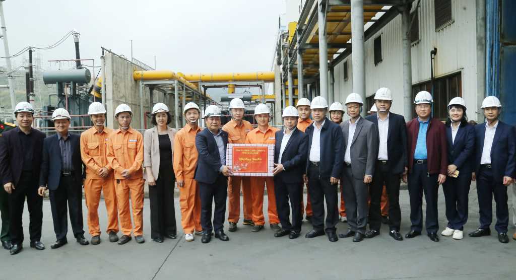 Đồng chí Bí thư Tỉnh ủy thăm, chúc Tết Công ty Cổ phần Nhiệt điện Quảng Ninh