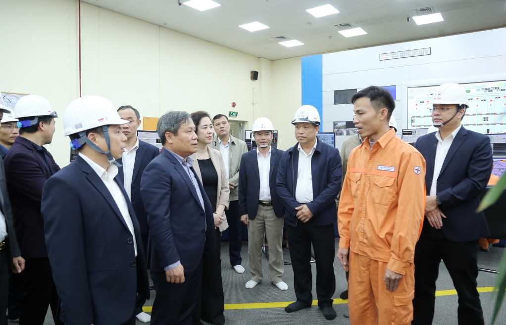 Đồng chí Bí thư Tỉnh ủy thăm, chúc Tết Công ty Cổ phần Nhiệt điện Quảng Ninh